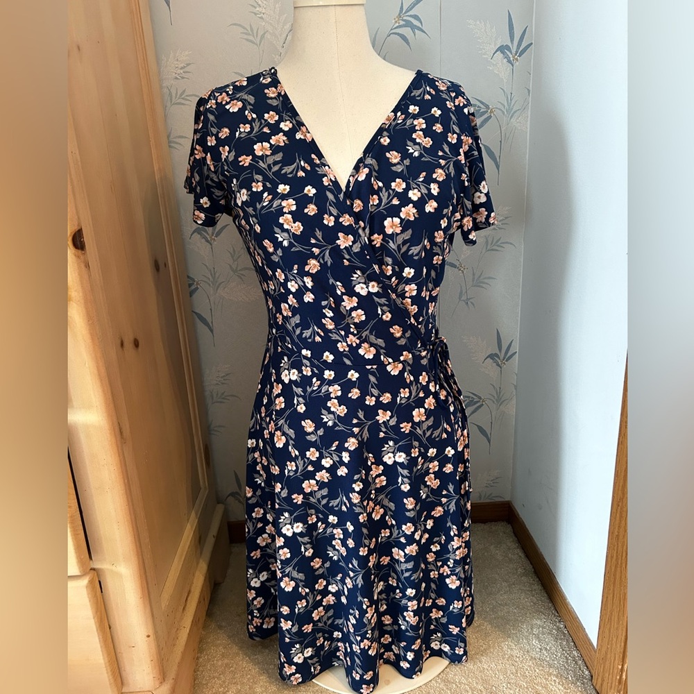 Petite medium Kaileigh floral dress